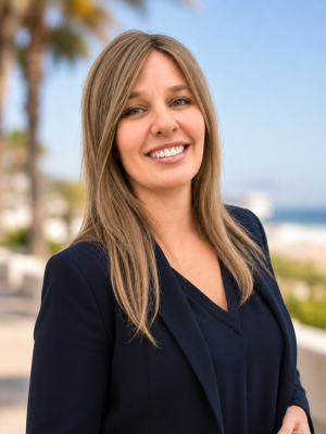 Niki Beach Headshot ()